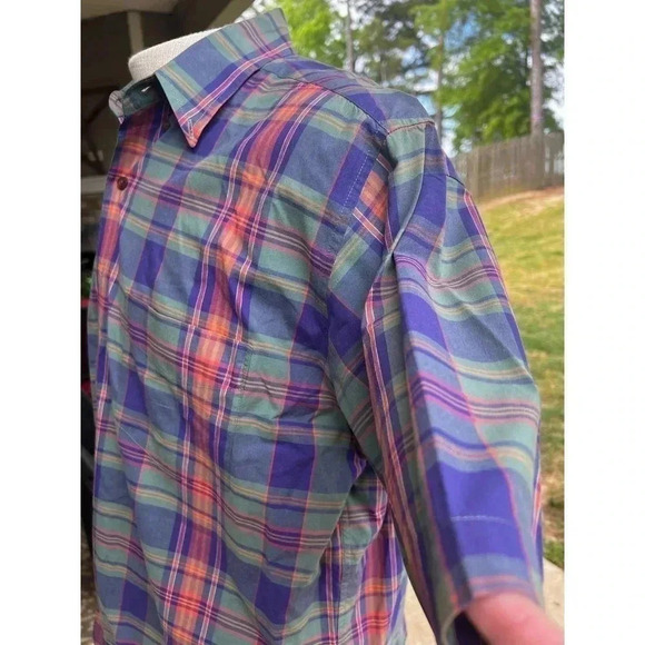 Gap short sleeve button up size large plaid - Picture 3 of 5
